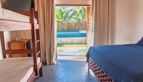 Habitación familiar, vistas a la piscina