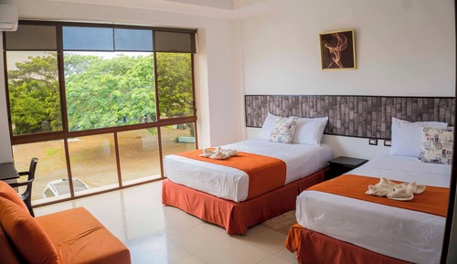 Habitación con 2 camas individuales, vistas a la montaña