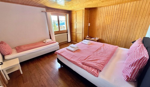 Habitación triple económica, Se admiten mascotas, vistas a la montaña