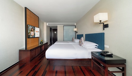 Habitación básica con 1 cama doble o 2 individuales, vistas a la ciudad