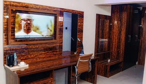 Habitación económica, balcón, vistas a la ciudad