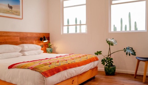 Habitación superior con 1 cama doble o 2 individuales, vistas a la ciudad