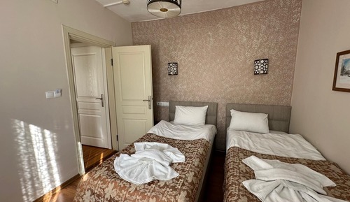 Habitación Confort con 2 camas individuales, 2 habitaciones, bañera accesible, balcón