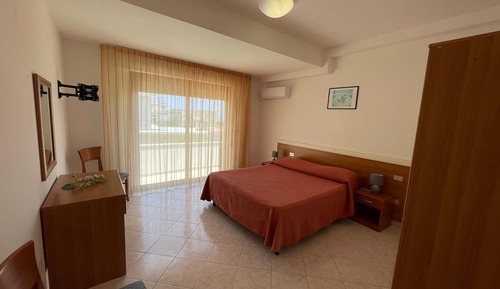 Habitación Deluxe, ducha adaptada, vistas parciales al mar