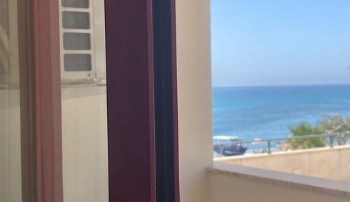 Habitación clásica, balcón, vistas parciales al mar