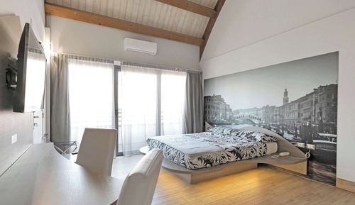 Suite estudio estándar, balcón, vistas al patio
