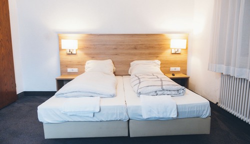 Habitación básica con 1 cama doble o 2 individuales