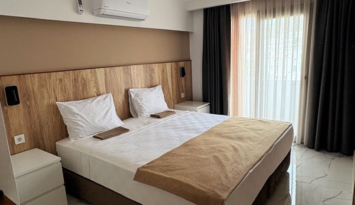 Habitación Confort con 1 cama doble o 2 individuales, balcón