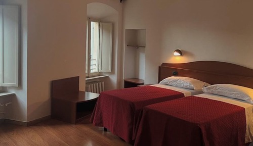 Habitación estándar con 1 cama doble o 2 individuales, vistas a la ciudad
