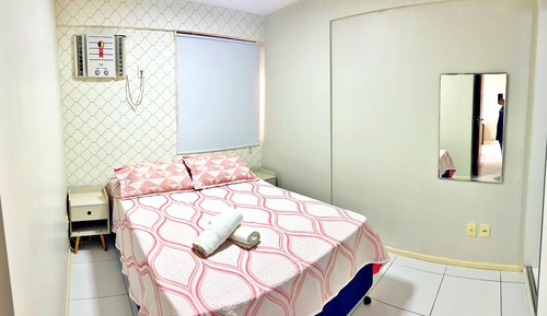 Apartamento clásico, vistas parciales al mar
