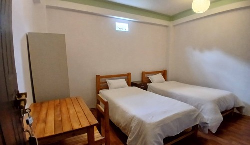 Habitación con 2 camas individuales