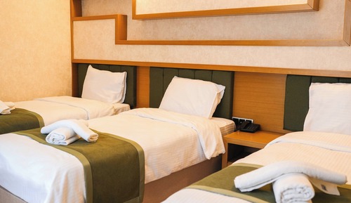 Habitación estándar con 1 cama doble o 2 individuales, vistas a la ciudad