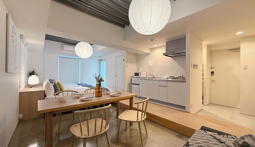 Design Studio, Balcony
