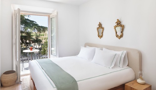 Habitación superior con 1 cama doble o 2 individuales, patio, vistas al viñedo
