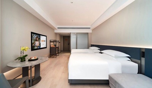 Habitación superior con 2 camas individuales, vistas a la ciudad