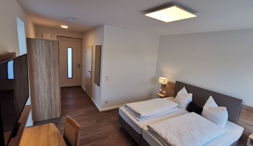 Habitación con 1 cama doble o 2 individuales, accesible en silla de ruedas, planta baja