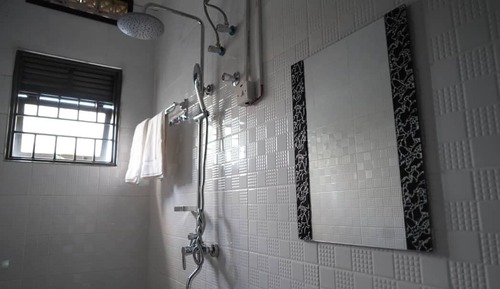 Habitación económica con 1 cama doble o 2 individuales, balcón