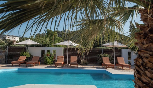 Habitación Confort doble, vistas a la piscina, junto a la piscina