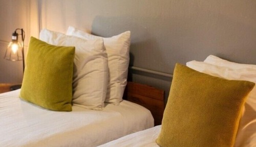 Habitación básica con 1 cama doble o 2 individuales
