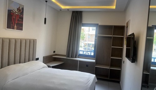 Habitación clásica con 1 cama doble o 2 individuales, vistas a la ciudad