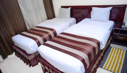 Habitación clásica con 1 cama doble o 2 individuales, balcón