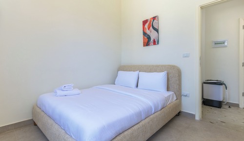 Apartamento, 2 habitaciones, cocina básica, vistas a la ciudad