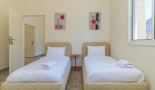 Apartamento, 2 habitaciones, cocina básica, vistas a la ciudad