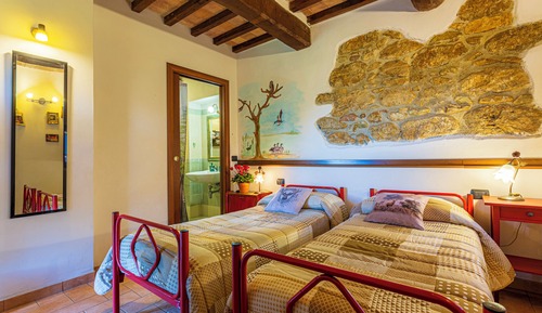 Habitación con 1 cama doble o 2 individuales, vistas al jardín