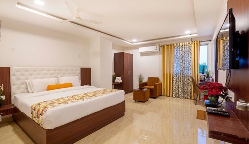 Habitación Business, 1 cama de matrimonio grande, baño privado, vistas a la ciudad