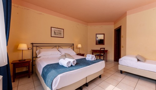 Habitación triple Deluxe, vistas al jardín