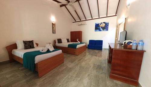 Habitación triple, balcón