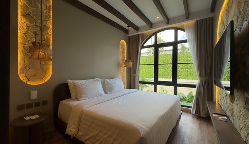 Estudio, vistas al jardín