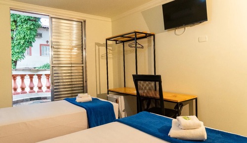 Habitación triple Confort, balcón