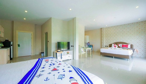 Habitación familiar doble, vistas a la piscina