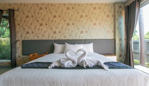Habitación con 1 cama doble o 2 individuales, vistas al jardín