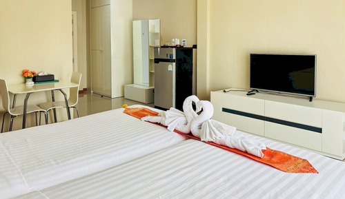 Habitación con 1 cama doble o 2 individuales, vistas a la piscina