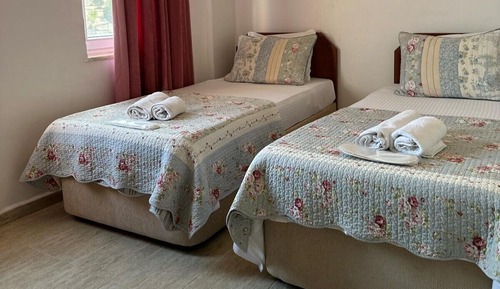 Habitación con 2 camas individuales