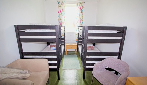 Habitación cuádruple, vistas parciales al lago