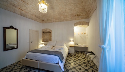 Habitación estándar con 1 cama doble o 2 individuales, vistas al patio