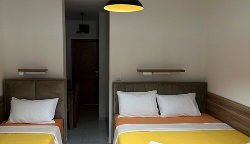 Habitación triple clásica, balcón, vistas a la ciudad
