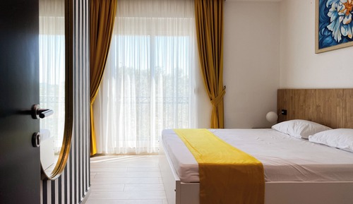 Habitación Deluxe doble, vistas parciales al lago
