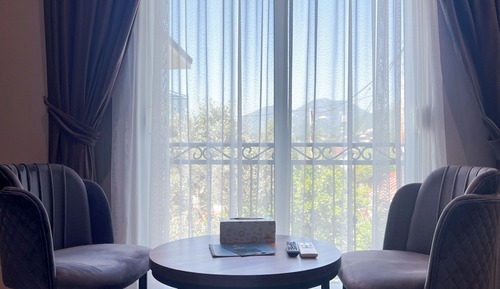 Habitación Deluxe doble, vistas parciales al lago