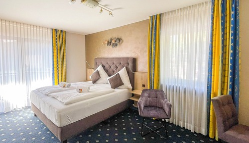 Habitación clásica doble, 1 cama de matrimonio, balcón