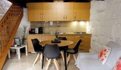 Casa, balcón, vistas al jardín