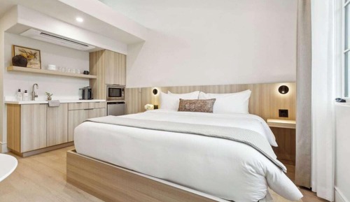 Estudio ejecutivo, 1 cama de matrimonio grande, cocina básica, vistas a la montaña