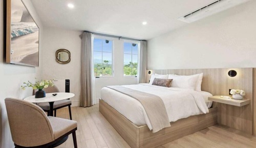Estudio ejecutivo, 1 cama de matrimonio grande, cocina básica, vistas a la montaña