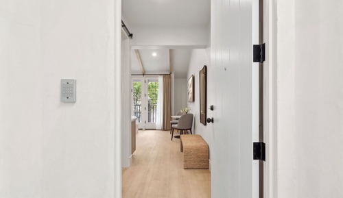 Estudio ejecutivo, 1 cama de matrimonio grande, cocina básica