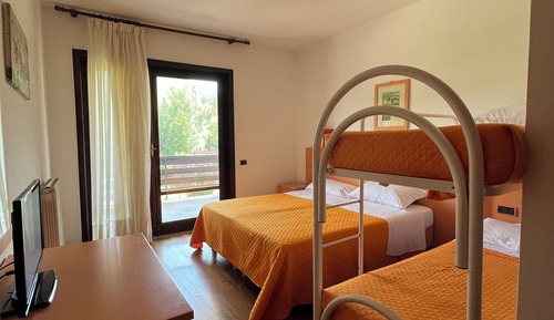 Habitación cuádruple estándar, balcón