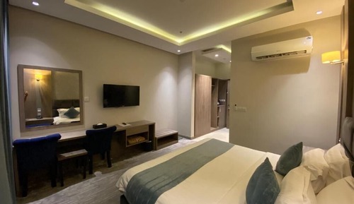 Deluxe Suite with Spa Bath