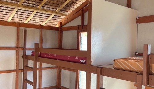 Dormitorio compartido básico, vistas a la playa